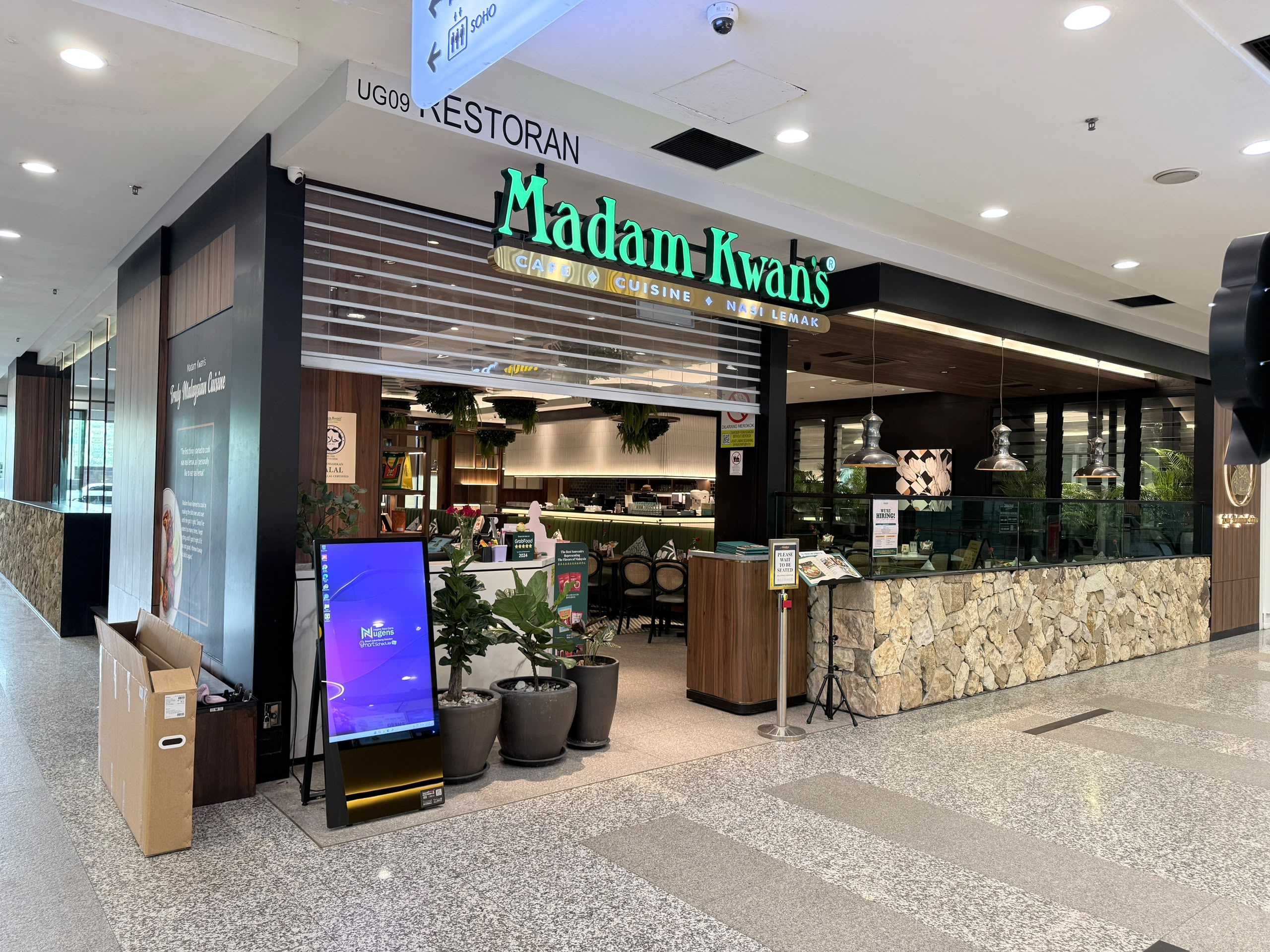 Madam Kwan's Mid Valley digital signage